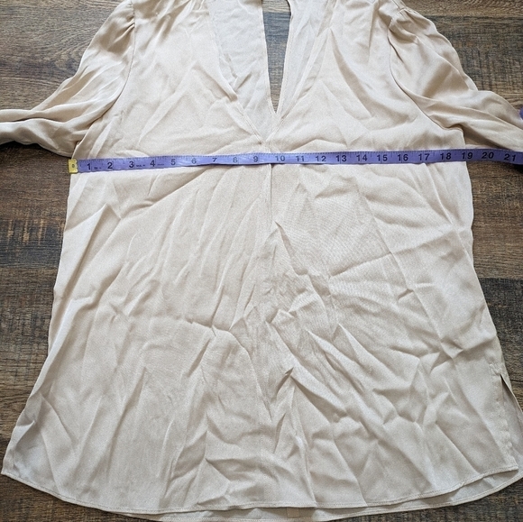 ALC Blouse Silk Stretch V-Neck Choker Beige Long Sleeve Cuff Women's 8 - Picture 3 of 11